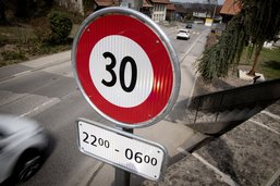 Une majorité de Fribourgeois s'oppose au 30 à l'heure