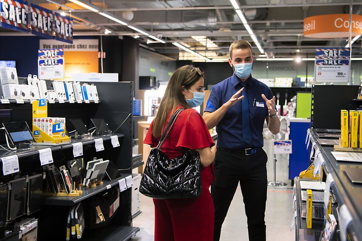 Migros va installer des points de vente Melectronics dans ses supermarchés, à la place d'au moins une partie de ses magasins actuels. (archives) © KEYSTONE/JEAN-CHRISTOPHE BOTT