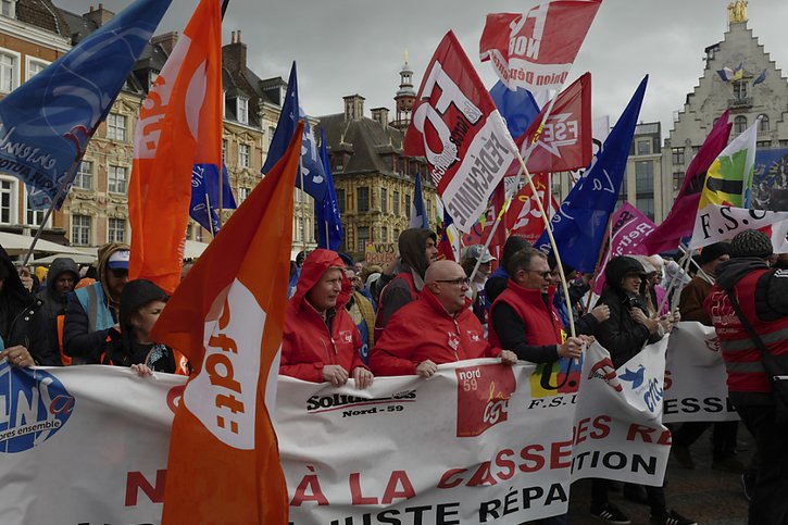 Les syndicats ont d'ores et déjà appelé à une 10e journée d'action nationale mardi. © KEYSTONE/AP/Michel Spingler