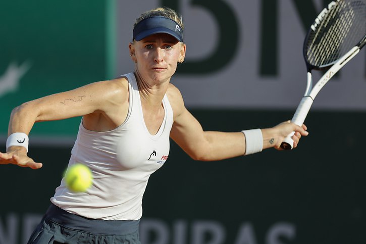 Jil Teichmann:: éjectée du top 100 de la WTA après cette défaite à Paris... © KEYSTONE/AP/Jean-Francois Badias