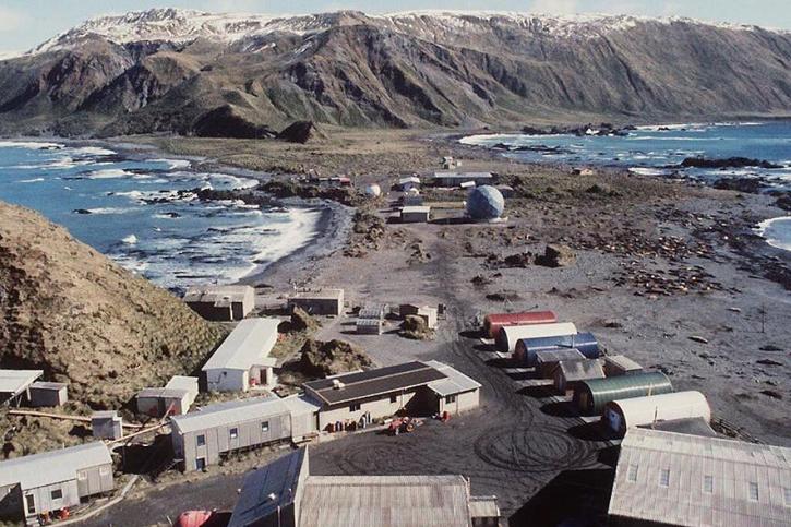 L'île de Macquarie, située à 1500 km au sud de la Tasmanie, abrite un centre scientifique subantarctique (archives). © KEYSTONE/EPA/AUSTRALIAN ANTARTIC/-