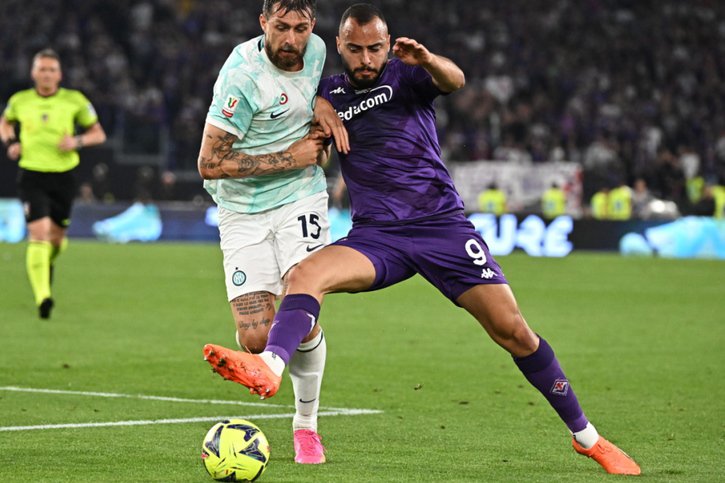 Arthur Cabral (à droite) et la Fiorentina ont éliminé Bâle en demi-finale. © KEYSTONE/EPA/CLAUDIO GIOVANNINI