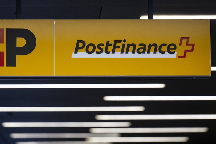 En attendant de trouver un nouveau CEO, Kurt Fuchs va temporairement diriger Postfinance. (Archives) © KEYSTONE/PETER SCHNEIDER