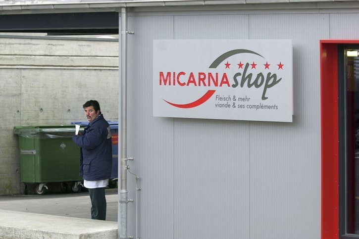 Via sa filiale Micarna, le groupe Migros compte cinq sites dédiés à la transformation de viande fraîche. La fermeture du site d'Ecublens (VD) a été annoncée pour le printemps 2025 (Image d'illustration). © KEYSTONE/FREDDY GENTIZON