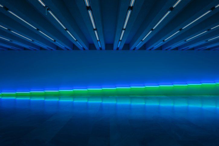 Les oeuvres de Dan Flavin sont réalisées avec des tubes fluorescents fabriqués de manière industrielle. © Stephen Flavin/ProLitteris