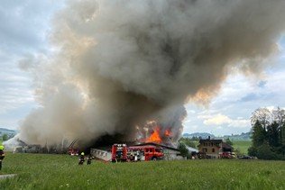 Gros incendie dans une importante porcherie à Gossau (SG)
