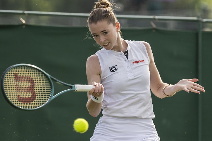 Simona Waltert a franchi le cap du premier tour des qualifications à Wimbledon. © KEYSTONE/ALESSANDRO DELLA VALLE