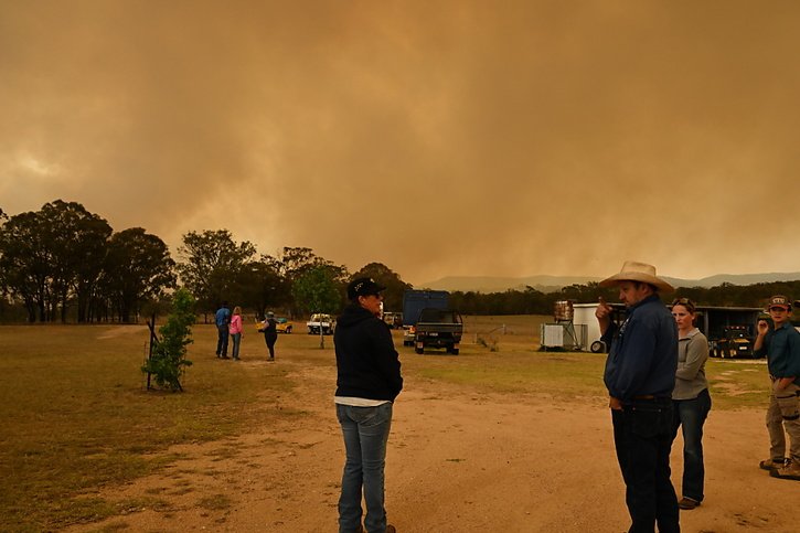 Les feux dans les milieux naturels ont causé l'émission de 8,6 milliards de tonnes de CO2 dans le monde pendant la saison mars 2023-février 2024. © KEYSTONE/EPA AAP/DARREN ENGLAND