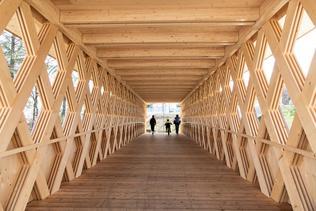 Durabilité: Une passerelle bulloise reçoit le label «Bois Suisse»