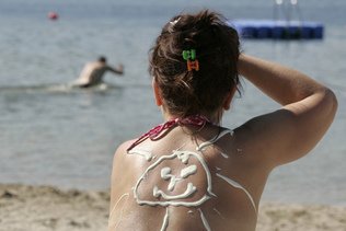 En Suisse, 10% de la population renonce à la crème solaire